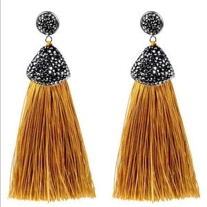 💕3/$25 | Victoria Crystal Tassel Earring-Gold
